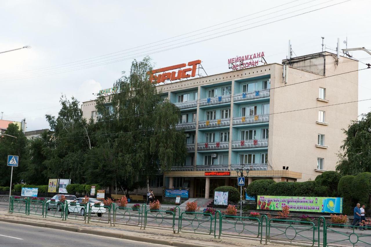 Tourist Hotel Ust-Kamenogorsk Exterior photo